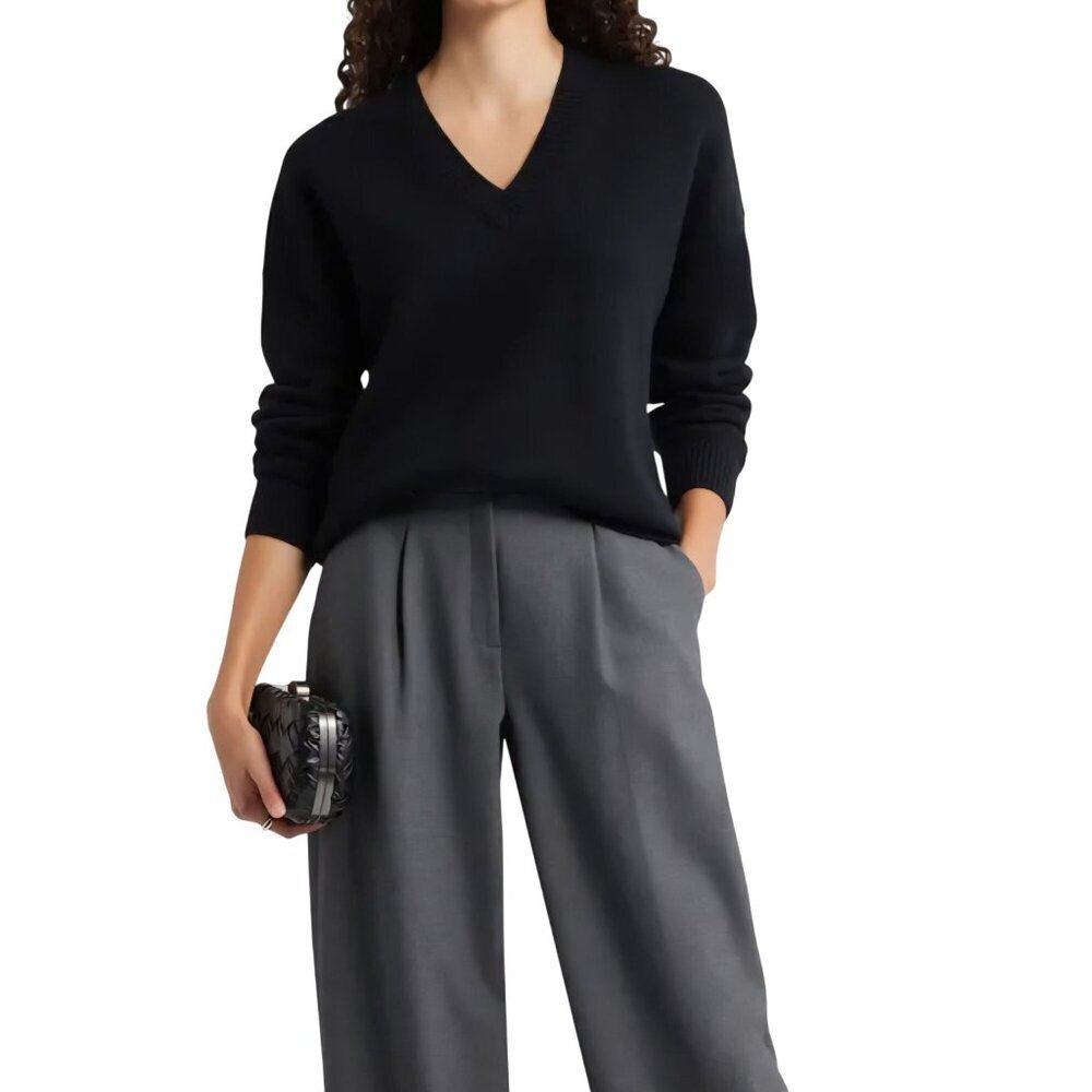 Nordstrom 100% Cashmere Black VNeck Classic Quiet Luxury Sweater Size M